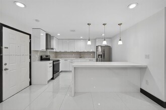 8851 NW 119th St in Hialeah Gardens, FL - Building Photo - Building Photo
