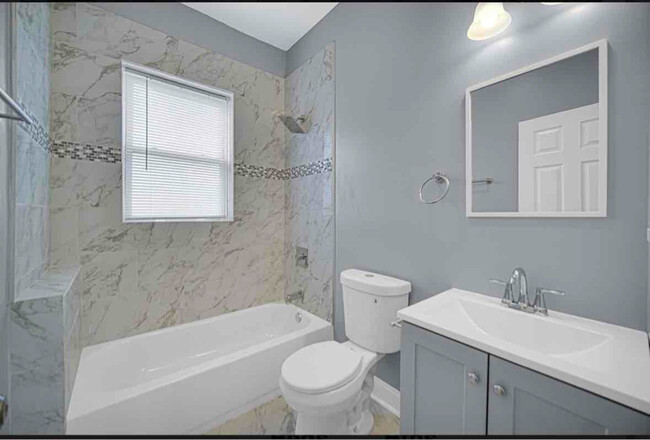 1111 W 62nd St-Unit -2 in Chicago, IL - Building Photo - Building Photo