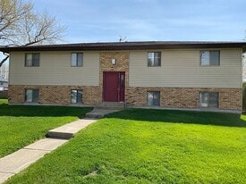 317 N Bridge Ln in Walcott, IA - Building Photo