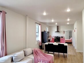 426 W King St, Unit A in Jackson, TN - Foto de edificio - Building Photo