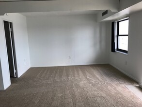 1 Crawford Pky, Unit Studio in Portsmouth, VA - Building Photo - Building Photo