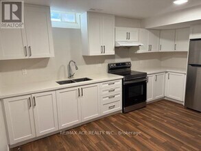 4 Apple Valley Way in Brampton, ON - Building Photo - Building Photo