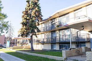 Waselenak Place in Edmonton, AB - Building Photo