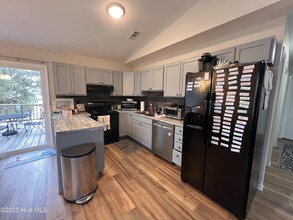 7019 Sound Dr in Emerald Isle, NC - Building Photo - Building Photo