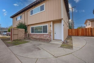 5336 Karbet Way in Sacramento, CA - Building Photo