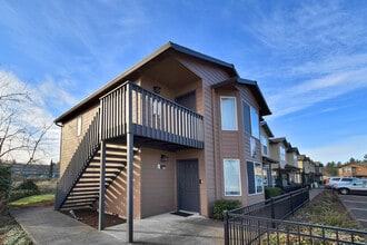 Pleasant Ridge Apartments in Oregon City, OR - Building Photo - Building Photo