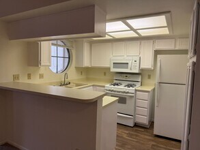 930 N Sloan, in Las Vegas, NV - Building Photo - Building Photo