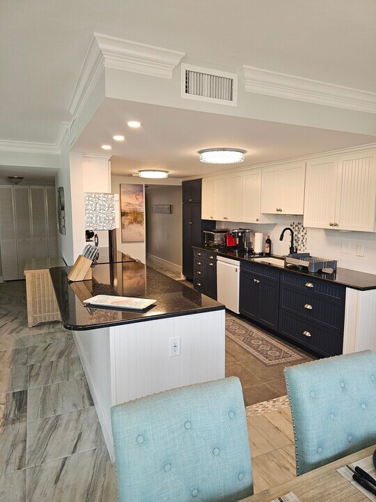 1930 Gulf Shore Blvd N, Unit D-102 in Naples, FL - Building Photo