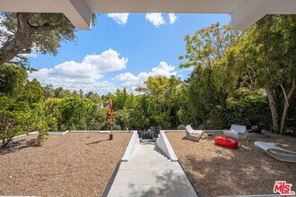 1323 Club View Dr in Los Angeles, CA - Building Photo - Building Photo