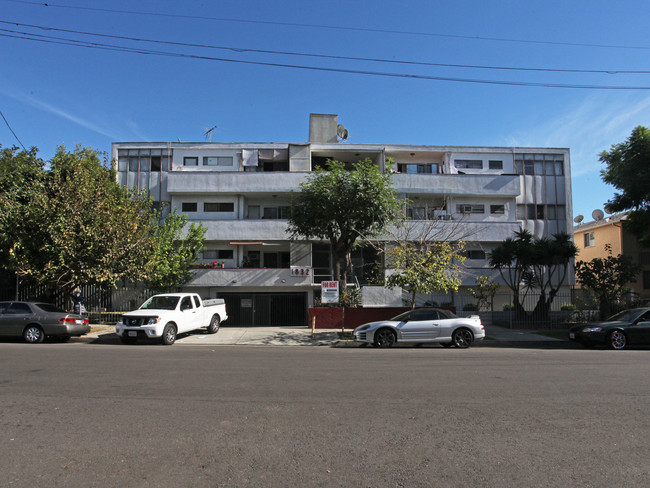 1832 Garfield Pl in Los Angeles, CA - Foto de edificio - Building Photo