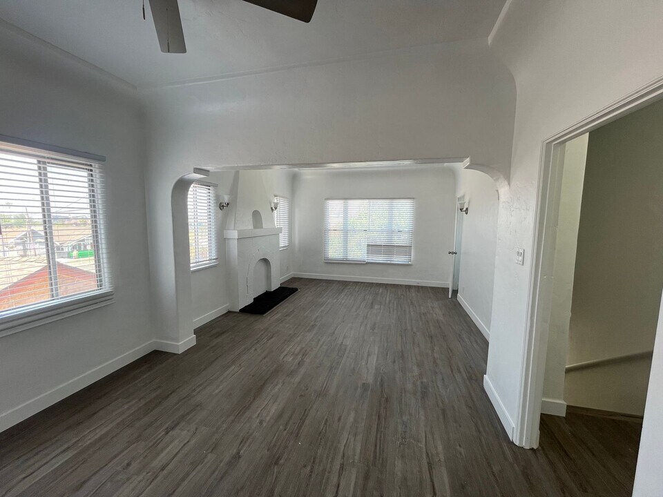 920 Spence St in Los Angeles, CA - Building Photo