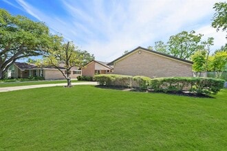 4943 Cheena Dr in Houston, TX - Building Photo - Building Photo