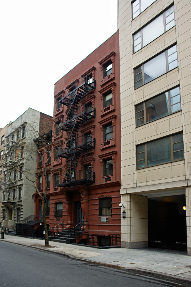 46 West 65th Street in New York, NY - Building Photo - Building Photo