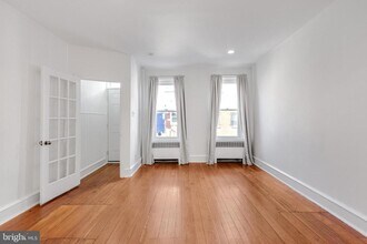 821 N Bambrey St in Philadelphia, PA - Building Photo - Building Photo