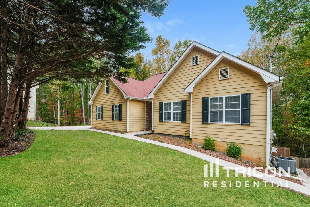 2716 King Arthur Ct in Buford, GA - Building Photo