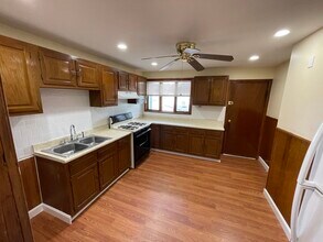 227 Holland St, Unit 2 in Somerville, MA - Building Photo - Building Photo