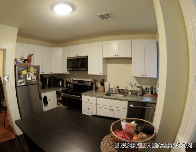 1463 Beacon St, Unit 23