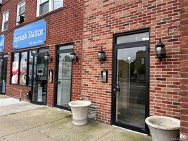 400 Jericho Tpke in Hempstead, NY - Building Photo