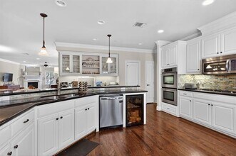 5801 Hillcrest Ave in Dallas, TX - Building Photo - Building Photo