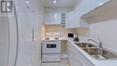 335-335 Lonsdale Rd in Toronto, ON - Building Photo - Building Photo