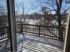 202 Gadow Ln in West Bend, WI - Building Photo