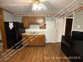 8 S Cherry St in Myerstown, PA - Building Photo - Building Photo