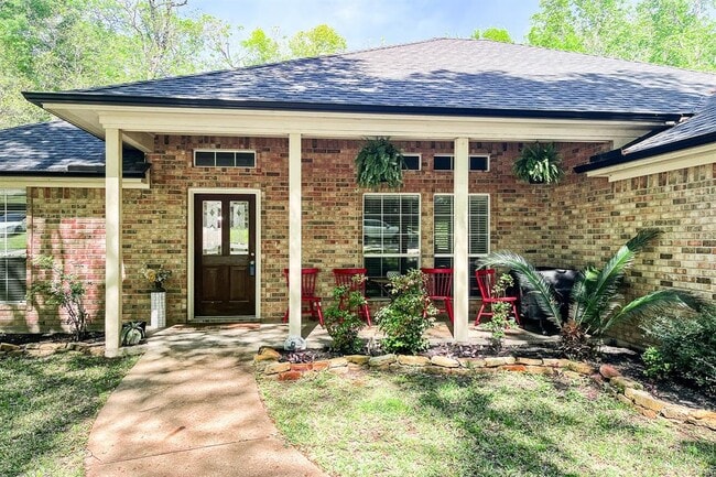 3658 Red Bud Ln in Huntsville, TX - Building Photo - Building Photo