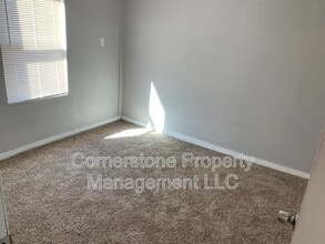8195 Center Dr in De Soto, KS - Building Photo - Building Photo