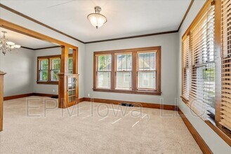 1115 W 1st St in Cedar Falls, IA - Building Photo - Building Photo