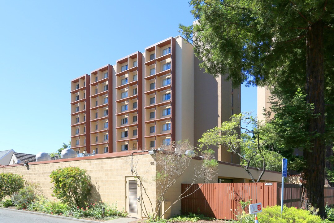 Silvercrest Senior Living Residence in Santa Rosa, CA - Foto de edificio