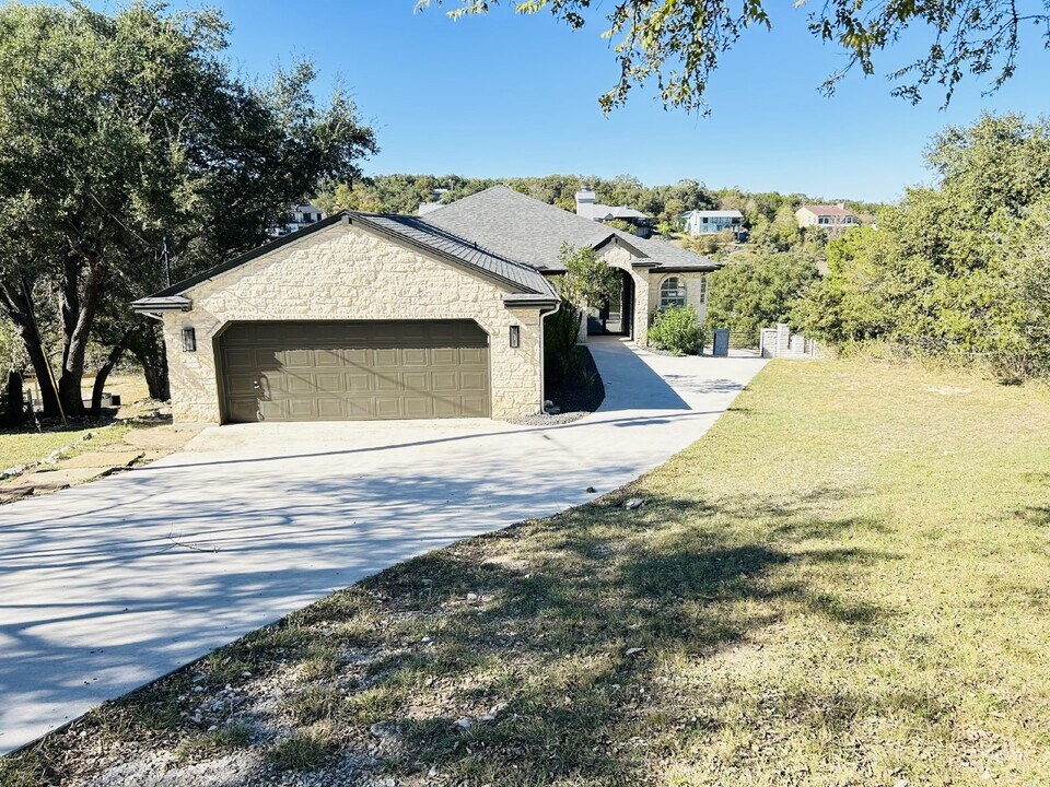 321 Village View Dr in Canyon Lake, TX - Building Photo