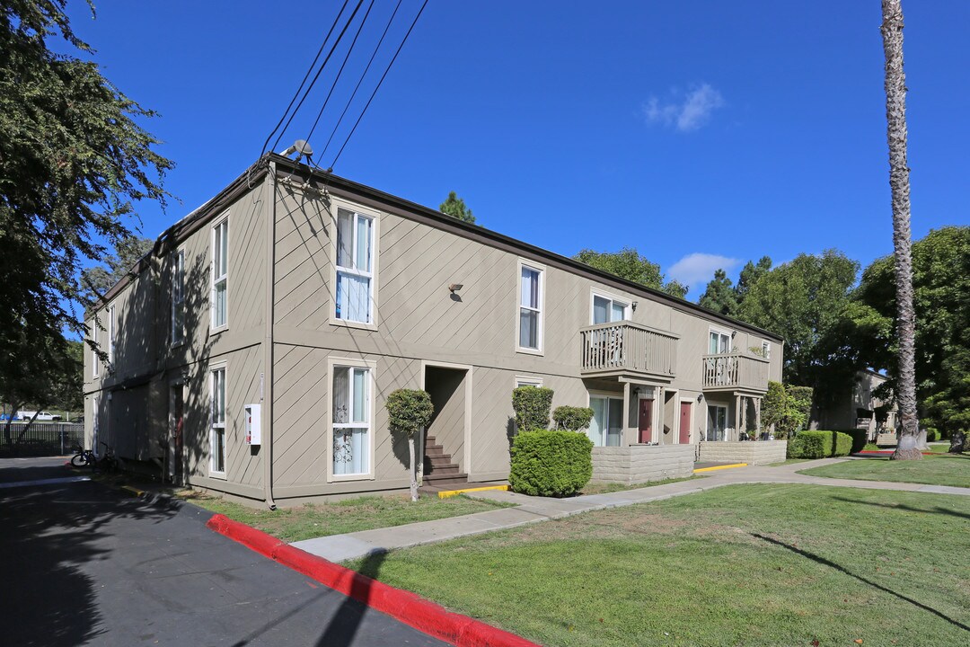 Solana Park Apartments in Solana Beach, CA - Building Photo