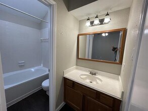6404 Valleybrooke Ct in Arlington, TX - Building Photo - Building Photo