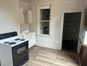453 3rd St, Unit 1 in Pitcairn, PA - Building Photo - Building Photo