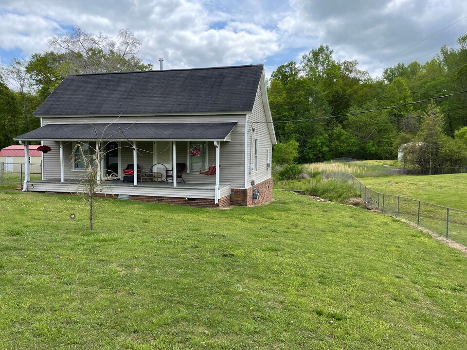 24 Adger St in Pelzer, SC - Building Photo