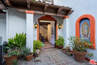 2942 Passmore Dr in Los Angeles, CA - Building Photo - Building Photo