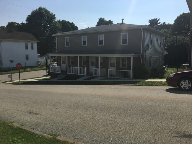 1403 Elm St in Greensburg, PA - Building Photo - Building Photo