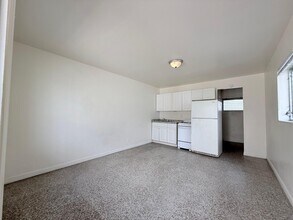 43 E 16th St in Riviera Beach, FL - Building Photo - Building Photo