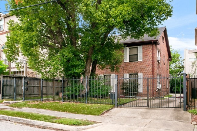 property at 1821 Oakdale St