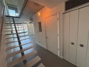 690 SW 1st Ct in Miami, FL - Building Photo - Building Photo