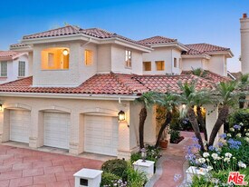 12695 Promontory Rd in Los Angeles, CA - Building Photo