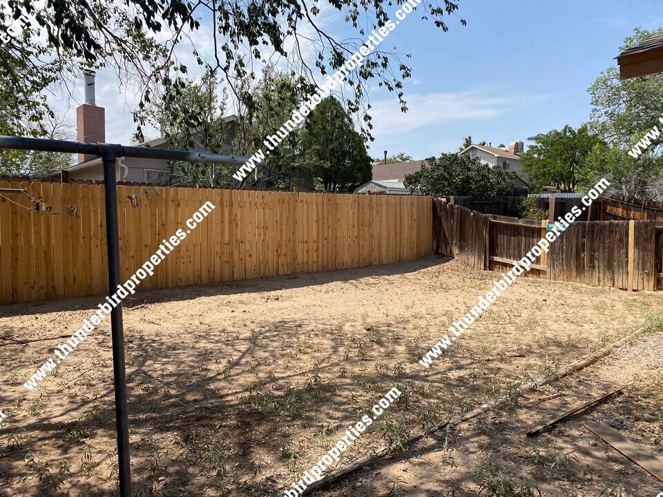 6520 Azuelo Ave NW in Albuquerque, NM - Building Photo