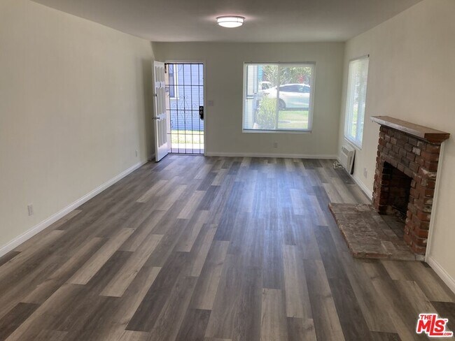 309 E Cypress St-Unit -A in Anaheim, CA - Building Photo - Building Photo