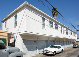 Pacific Paradise Apartments in San Diego, CA - Building Photo - Building Photo