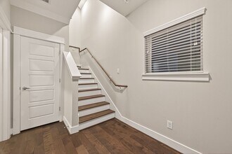 2010 St Charles St in Houston, TX - Building Photo - Building Photo