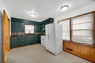 2611 Ellen Ave in Rockford, IL - Building Photo - Building Photo