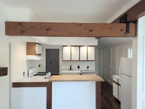 327 W Figueroa St in Santa Barbara, CA - Foto de edificio - Building Photo