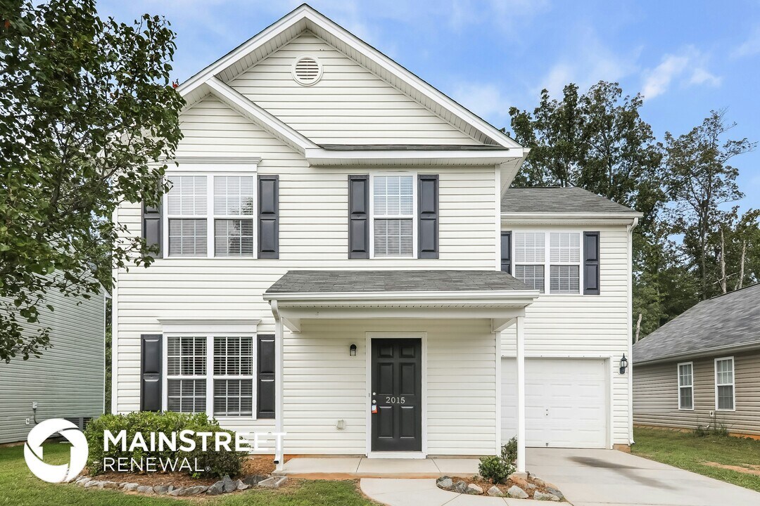 2015 Chapel Park Ln in Greensboro, NC - Building Photo