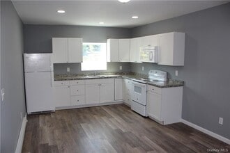 3144 US-9W in New Windsor, NY - Building Photo - Building Photo