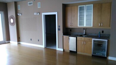 505 E 6th St-Unit -1 in Charlotte, NC - Building Photo - Building Photo